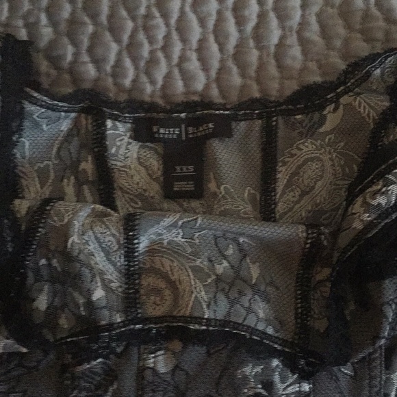 NWOT WHBM Gray and Black Fitted Top - Picture 4 of 5